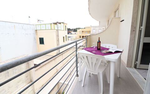 Marta: Apartment, Balcony, Condominium, Handrail, Hotel