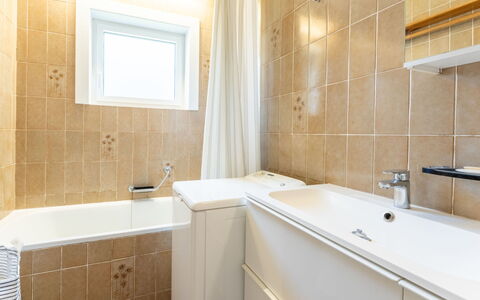 Zandstuyver Close by the Sea: Flooring, Plumbing Fixture, Bathroom, Interior Design, Floor, Ceiling, Bathtub, Sink, Tap, Plumbing
