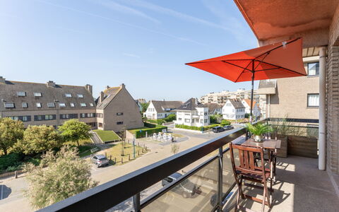 Zandstuyver with Balcony: Building, Residential Area, Apartment, Neighbourhood, Town, Facade, Architecture, Home, Urban Design, Balcony