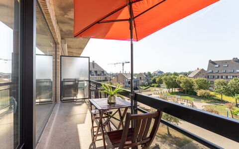 Zandstuyver with Balcony: Apartment, Balcony, Condominium, Shade