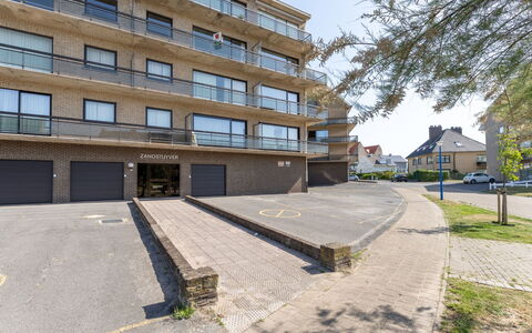 Zandstuyver with Balcony: Building, Apartment, Residential Area, Neighbourhood, Architecture, Condominium, Human Settlement, Balcony, Suburb