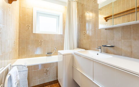 Zandstuyver with Balcony: Flooring, Bathroom, Floor, Plumbing Fixture, Interior Design, Wall, Sink, Bathroom Sink, Ceiling, Tap