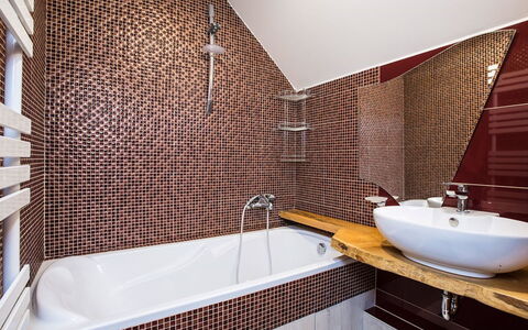 Stodola: Bathroom, Plumbing Fixture, Wall, Flooring, Interior Design, Bathtub, Floor, Tap, Sink, Plumbing