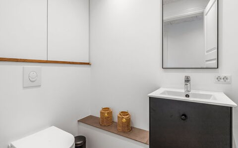 Aischa - 1.5Km from the Sea: Wall, Flooring, Plumbing Fixture, Interior Design, Floor, Bathroom, Toilet Seat, Toilet, Bathroom Cabinet, Tap