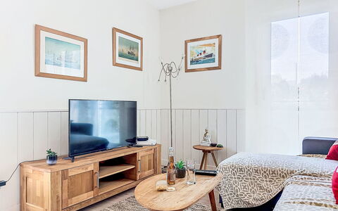 Claudel: Furniture, Interior Design, Flooring, Wood, Television, Room, Floor, Living Room, Picture Frame, Couch