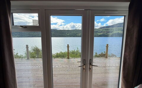 Loch Ness Hamptons Lodge: Resort, Swimming Pool, Estate, Shade, Landscaping, Eco Hotel, Hotel, Villa