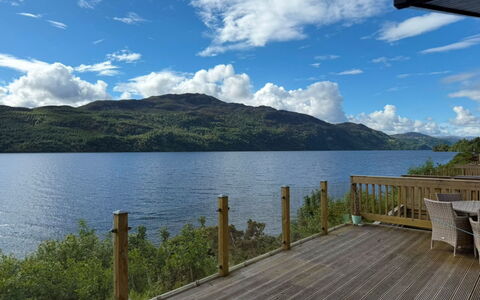 Loch Ness Hamptons Lodge: Resort, Swimming Pool, Estate, Shade, Landscaping, Eco Hotel, Hotel, Villa