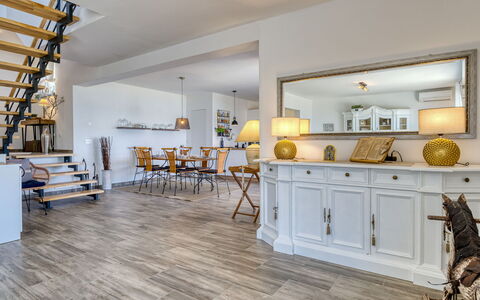 Providenca: Flooring, Wood Flooring, Floor, Interior Design, Furniture, Laminate Flooring, Hardwood, Living Room, Ceiling, Plank