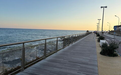 Il Favollo: Horizon, Sea, Coastal And Oceanic Landforms, Boardwalk, Walkway, Coast, Ocean, Shore, Street Light, Beach