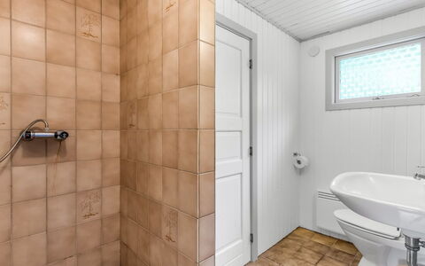 Elif - 200M from the Sea: Bathroom, Wall, Flooring, Plumbing Fixture, Floor, Interior Design, Plumbing, Tile, Ceiling, Toilet