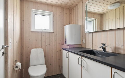 Algeth - 2.5Km from the Sea: Plumbing Fixture, Flooring, Wood, Sink, Floor, Bathroom, Interior Design, Toilet, Tap, Plumbing