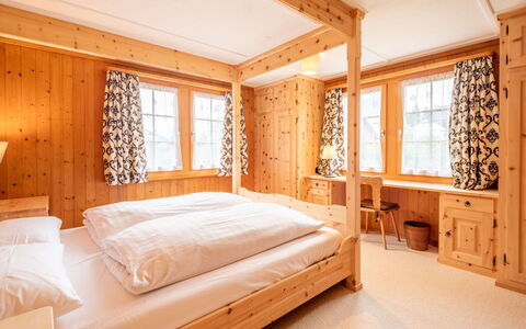 Chalet Cauma: Wood, Interior Design, Ceiling, Home, Furniture, Room, Hardwood, Wood Stain, Bedroom, Bed