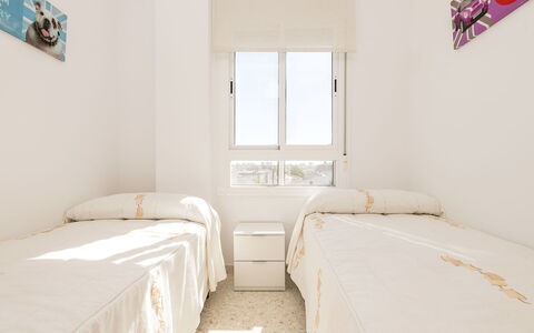Luma: Bedroom, Floor, Bed, Interior Design, Apartment, Room, Furniture, Bedding, Bed Sheet, Bed Frame