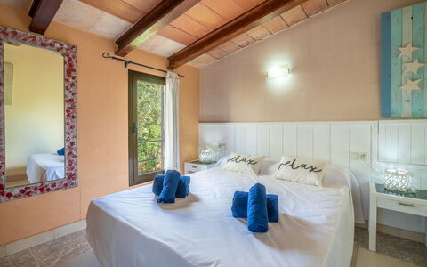 Es Racó de Campos: Furniture, Interior Design, Bed, Bedroom, Wood, Floor, Flooring, Bed Sheet, Bedding, Linens