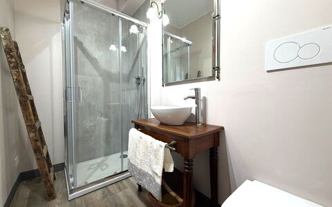 La Dimora del Leone: Plumbing Fixture, Bathroom, Flooring, Interior Design, Floor, Plumbing, Tap, Mirror, Room, Sink