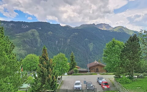 Casa Peist: Mountainous Landforms, Mountain, Tree, Hill, Highland, Mountain Range, Landscape, Hill Station, House, Valley