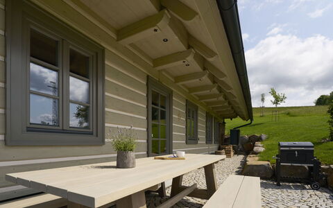 Dva: Balcony, Villa