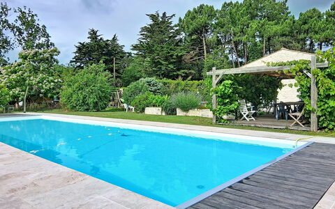 Mouleron: Balcony, Villa