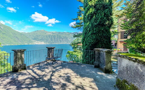 Nesso 10: Balcony, Villa