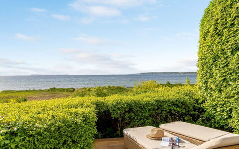Femija - 50M from the Sea: Green, Horizon, Sea, Coastal And Oceanic Landforms, Ocean, Coast, Outdoor Furniture, Shore, Hedge, Shade