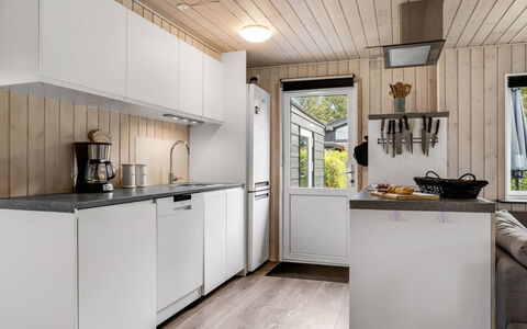 Melisande - from the Sea: Kitchen, Kitchen Appliance, Wood, Major Appliance, Countertop, Interior Design, Home Appliance, Flooring, Room, Cabinetry