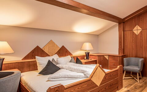 Villa 10: Furniture, Interior Design, Wood, Bedroom, Bed, Floor, Flooring, Bed Sheet, Bedding, Ceiling