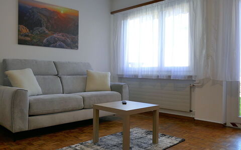 Lodrino Canyoning: Window, Facade, Siding, Cottage, Sash Window, Paint, Larch