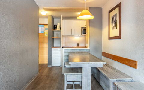 Le Borsat 4: Interior Design, Flooring, Floor, Ceiling, Apartment, Shade, Chair, Light Fixture, Lamp, Houseplant