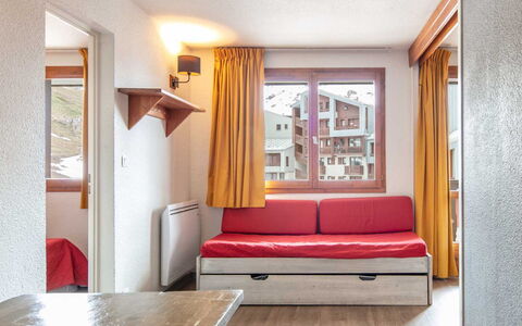 Le Borsat 4: Interior Design, Flooring, Floor, Ceiling, Apartment, Shade, Chair, Light Fixture, Lamp, Houseplant