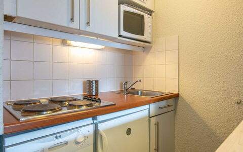 Le Borsat 4: Interior Design, Flooring, Floor, Ceiling, Apartment, Shade, Chair, Light Fixture, Lamp, Houseplant