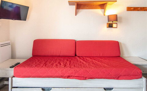 Le Borsat 4: Interior Design, Flooring, Floor, Ceiling, Apartment, Shade, Chair, Light Fixture, Lamp, Houseplant