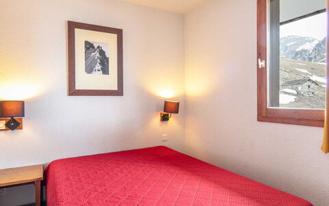 Le Borsat 4: Interior Design, Flooring, Floor, Ceiling, Apartment, Shade, Chair, Light Fixture, Lamp, Houseplant