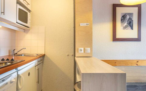 Le Borsat 4: Interior Design, Flooring, Floor, Ceiling, Apartment, Shade, Chair, Light Fixture, Lamp, Houseplant