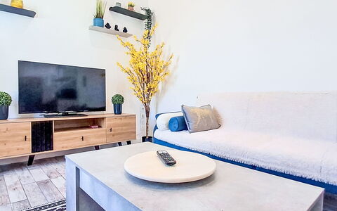 Impasse des Cabanons: Interior Design, Flooring, Floor, Ceiling, Apartment, Shade, Chair, Light Fixture, Lamp, Houseplant