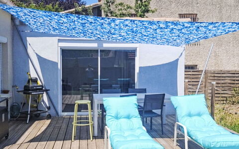 Impasse des Cabanons: Interior Design, Flooring, Floor, Ceiling, Apartment, Shade, Chair, Light Fixture, Lamp, Houseplant