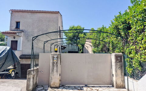 Villa le Cédre 17: Iron, Metal, Gate, Concrete, Shade, Fence, Home Fencing, Handrail
