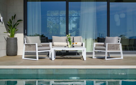 Teulu: Interior Design, Flooring, Floor, Ceiling, Apartment, Shade, Chair, Light Fixture, Lamp, Houseplant