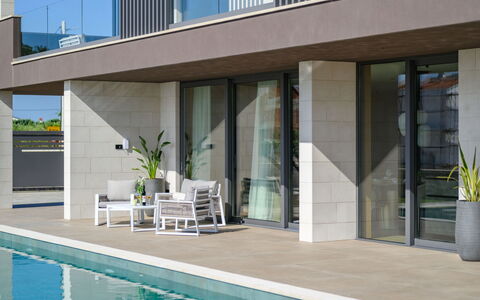 Teulu: Interior Design, Flooring, Floor, Ceiling, Apartment, Shade, Chair, Light Fixture, Lamp, Houseplant