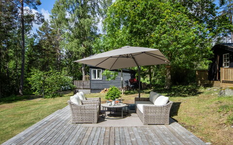 Skärgårdshem: Interior Design, Flooring, Floor, Ceiling, Apartment, Shade, Chair, Light Fixture, Lamp, Houseplant