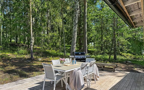 Skärgårdshem: Interior Design, Flooring, Floor, Ceiling, Apartment, Shade, Chair, Light Fixture, Lamp, Houseplant