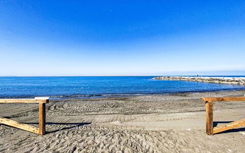 Cecina 570: Blue, Water, Body Of Water, Beach, Wood, Horizon, Sea, Coast, Coastal And Oceanic Landforms, Shore