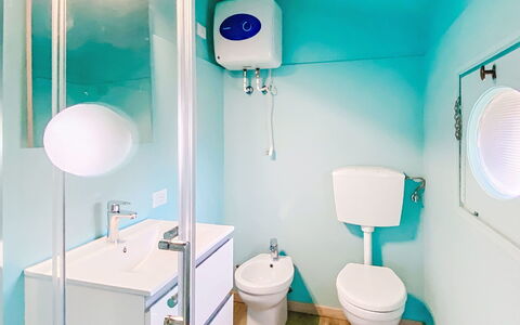 Cecina 570: Toilet Seat, Plumbing Fixture, Bathroom, Toilet, Bathroom Sink, Interior Design, Flooring, Floor, Plumbing, Sink