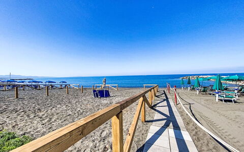 Cecina 570: Blue, Body Of Water, Beach, Horizon, Sea, Coastal And Oceanic Landforms, Coast, Ocean, Shore, Shade