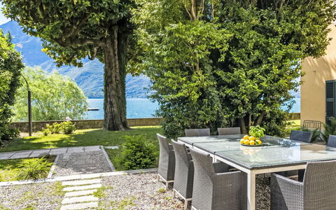 Cà Pendula: Furniture, Chair, Garden, Outdoor Table, Outdoor Furniture, Shade, Kitchen & Dining Room Table, Landscaping, Yard, Resort