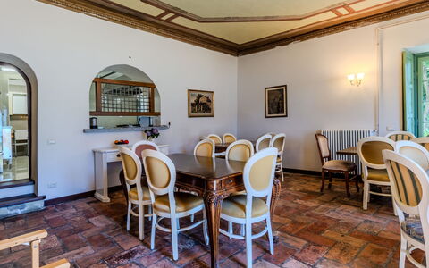 Cà Pendula: Interior Design, Flooring, Furniture, Ceiling, Floor, Table, Kitchen & Dining Room Table, Room, Chair, Dining Room