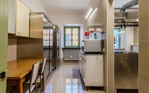 Cà Pendula: Flooring, Interior Design, Ceiling, Floor, Kitchen, Lighting, Furniture, Major Appliance, Kitchen Appliance, Countertop