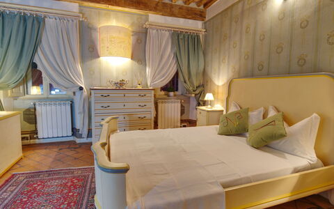 I Tre Camini: Furniture, Interior Design, Bed, Bedroom, Flooring, Wood, Floor, Room, Bed Sheet, Bedding