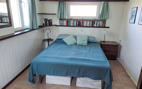 Cuculo: Wood, Furniture, Interior Design, Flooring, Floor, Bed, Room, Bedroom, Lighting, Ceiling