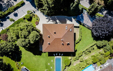 Flor Grand Lake Villa: Residential Area, Home, Landscape, House, Roof, Land Lot, Estate, Suburb, Lawn, Landscaping