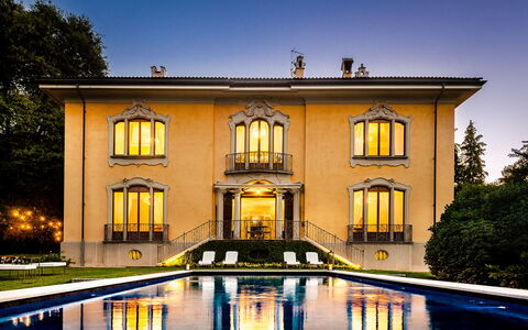 Flor Grand Lake Villa: Facade, Architecture, Home, Estate, Mansion, Villa, Molding, Balcony, Reflection, Historic House